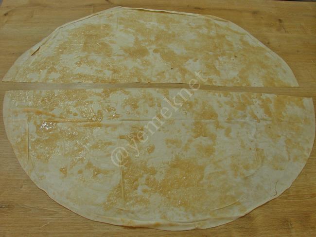 Hazır Yufkadan Tahinli Çörek - Yapılışı (5/12) 