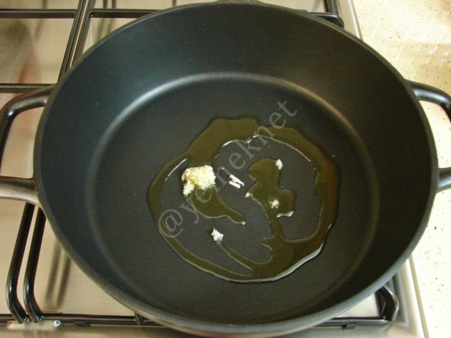 Kremalı Ton Balıklı Makarna - Yapılışı (3/12) 