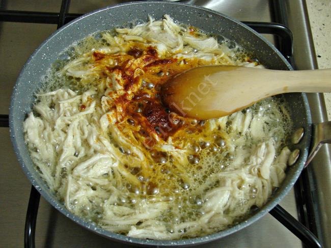 Tavuklu Erişte Salatası - Yapılışı (10/12) 