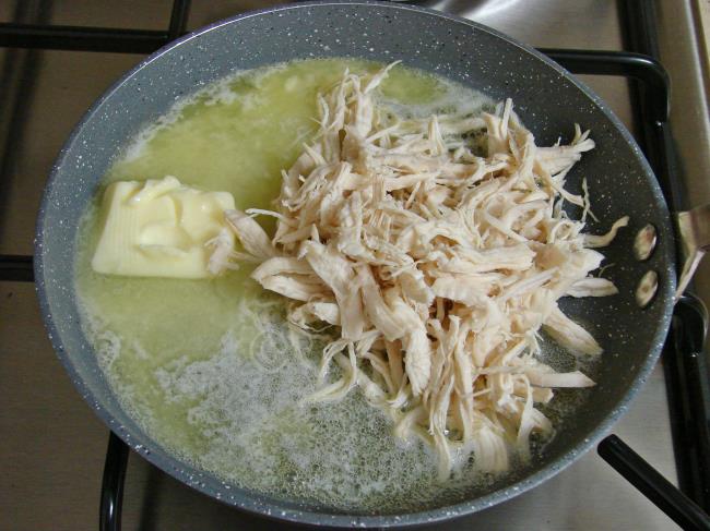 Tavuklu Erişte Salatası - Yapılışı (9/12) 