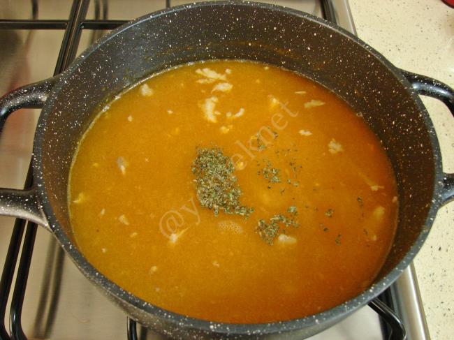 Tavuklu Tarhana Çorbası - Yapılışı (9/12) 