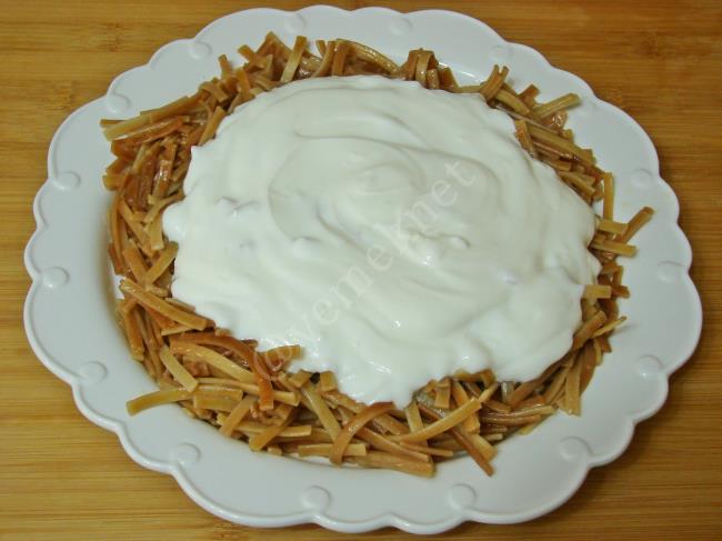 Yoğurtlu Kıymalı Erişte - Yapılışı (10/12) 