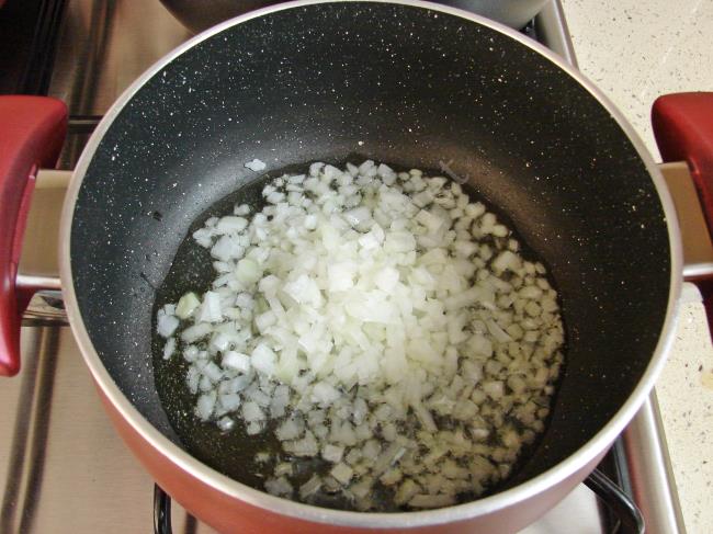 Yoğurtlu Kıymalı Erişte - Yapılışı (6/12) 