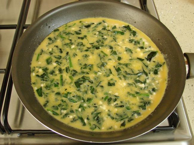 Ispanaklı Peynirli Omlet - Yapılışı (8/12) 