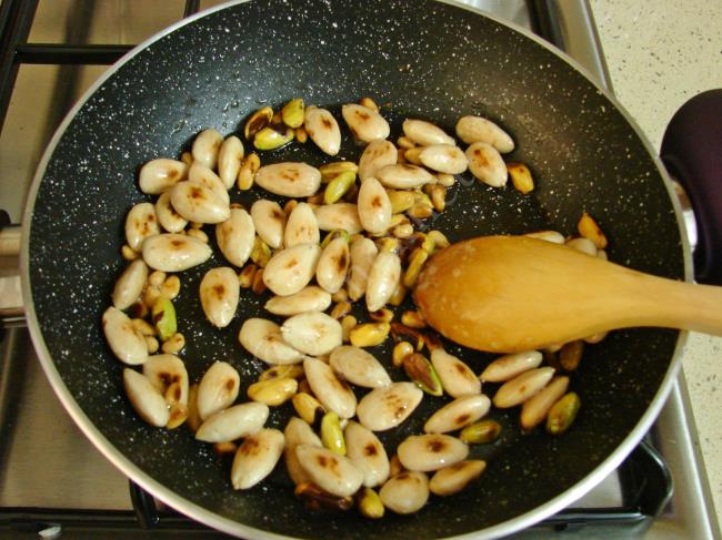 Kuru Yemişli Pilav - Yapılışı (12/16) 