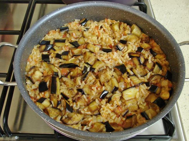 Patlıcanlı Pirinç Pilavı - Yapılışı (10/12) 