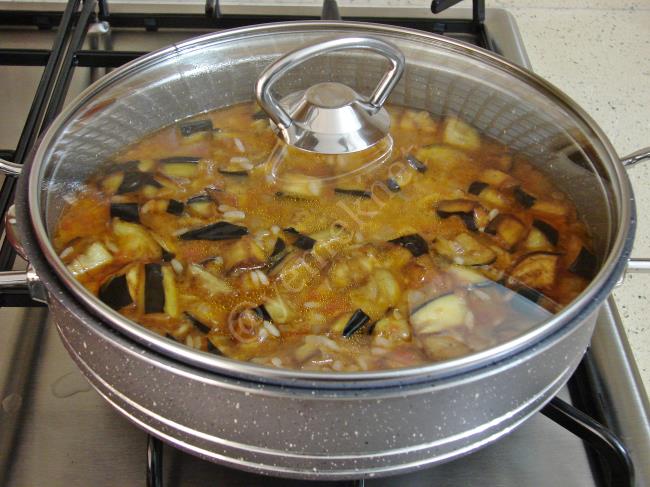 Patlıcanlı Pirinç Pilavı - Yapılışı (9/12) 