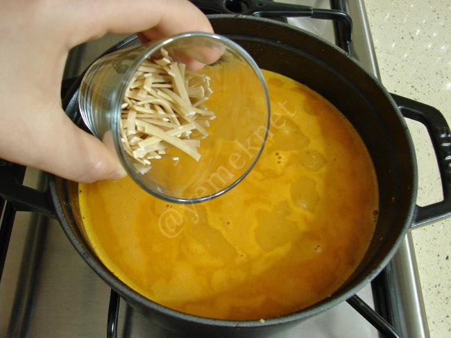 Erişteli Kırmızı Mercimek Çorbası - Yapılışı (8/12) 