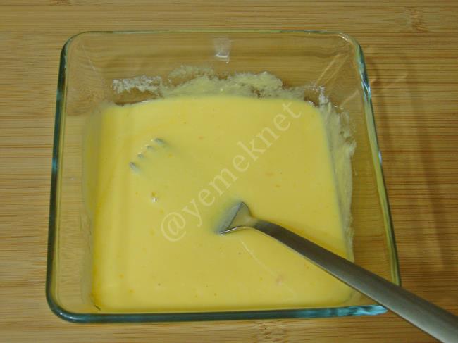 Fırında Yoğurtlu Ekmek Pizzası - Yapılışı (4/12) 