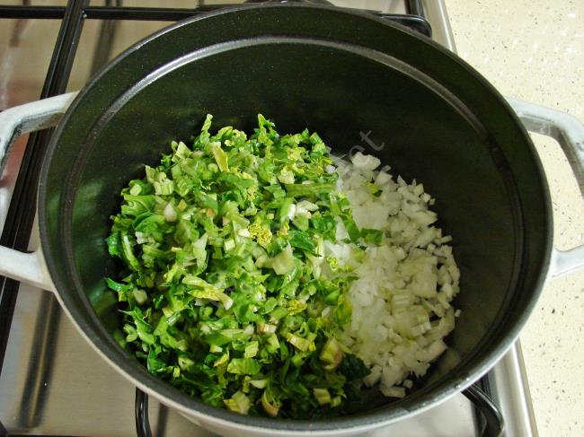 Ispanak Kökü Çorbası - Yapılışı (4/12) 