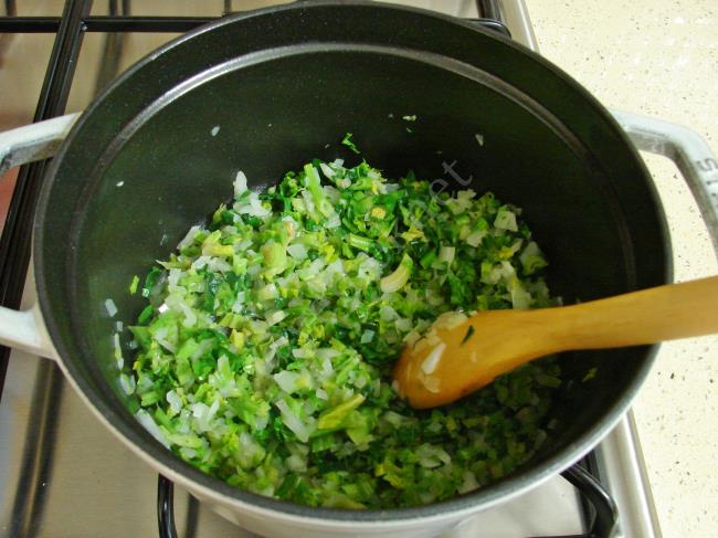 Ispanak Kökü Çorbası - Yapılışı (5/12) 