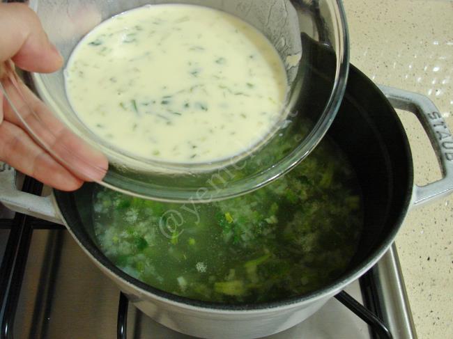 Ispanak Kökü Çorbası - Yapılışı (9/12) 