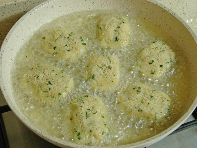 Kaşarlı Karnabahar Köftesi - Yapılışı (11/16) 