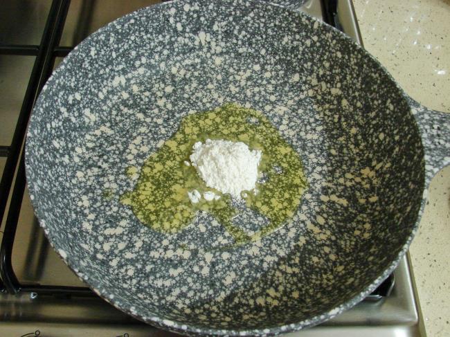 Köri Soslu Makarna - Yapılışı (3/12) 