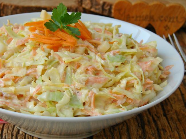 Az Malzeme İle Enfes Bir Lezzet : Lahana Salatası