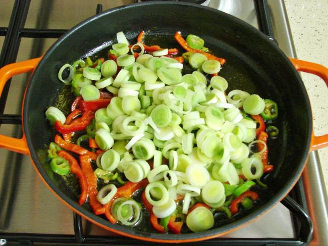 Pırasalı Yumurta - Yapılışı (5/12) 