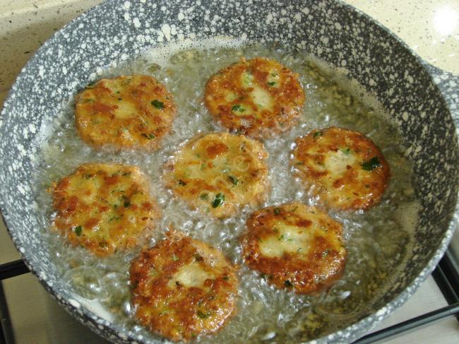 Bayat Ekmek Köftesi - Yapılışı (10/12) 