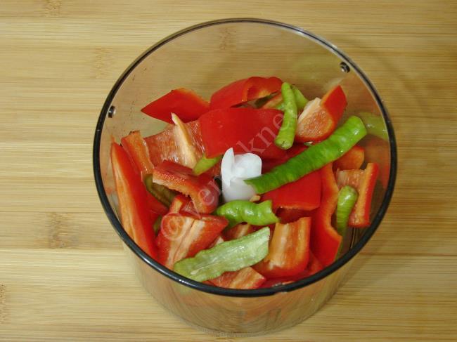 Hazır Lavaştan Pratik Lahmacun - Yapılışı (4/16) 