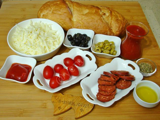 Karışık Ekmek Pizzası - Yapılışı (1/12) 