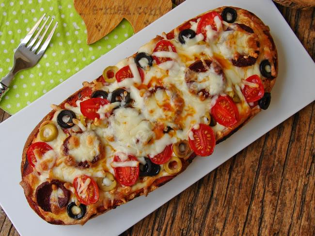 Karışık Ekmek Pizzası - Yapılışı (11/12) 