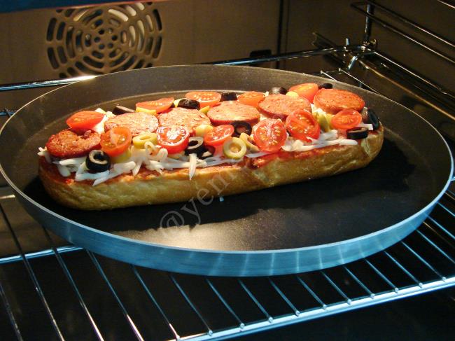 Karışık Ekmek Pizzası - Yapılışı (8/12) 