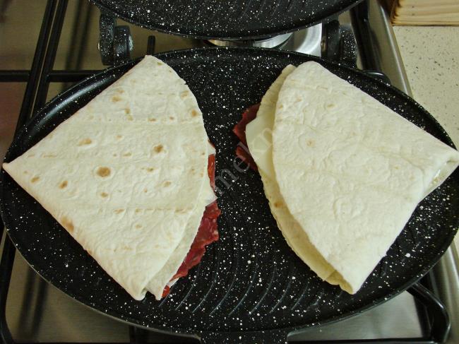 Karışık Lavaş Tost - Yapılışı (8/12) 