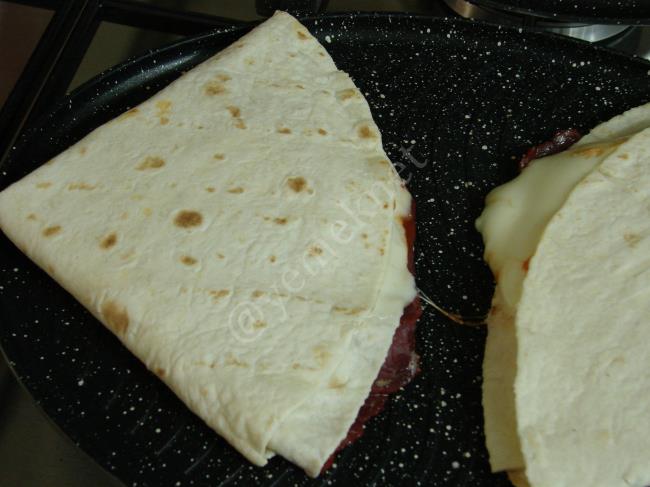 Karışık Lavaş Tost - Yapılışı (9/12) 