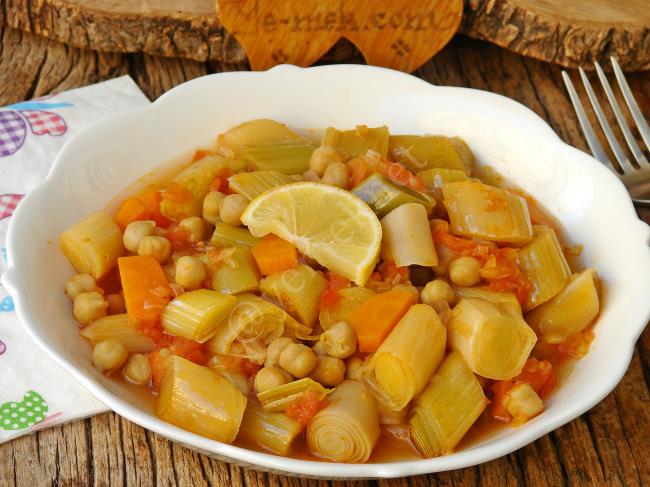 Nohutlu Pırasa Yemeği - Yapılışı (9/12) 