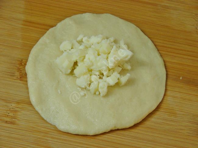 Peynirli Poğaça - Yapılışı (5/12) 