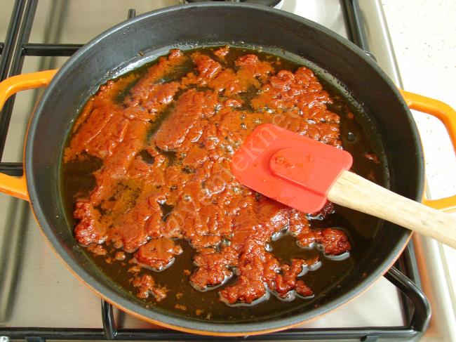 Salçalı Yumurta - Yapılışı (4/8) 