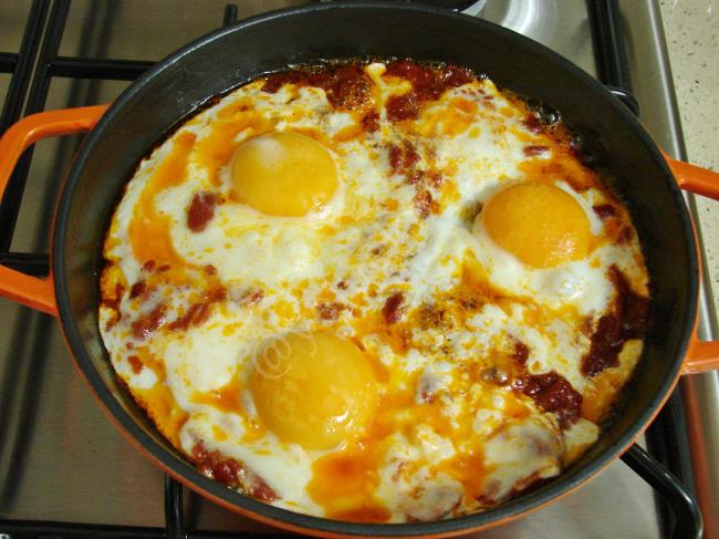 Salçalı Yumurta - Yapılışı (6/8) 