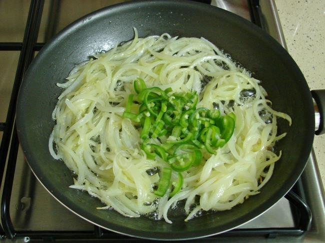 Soğanlı Mantarlı Omlet - Yapılışı (4/16) 