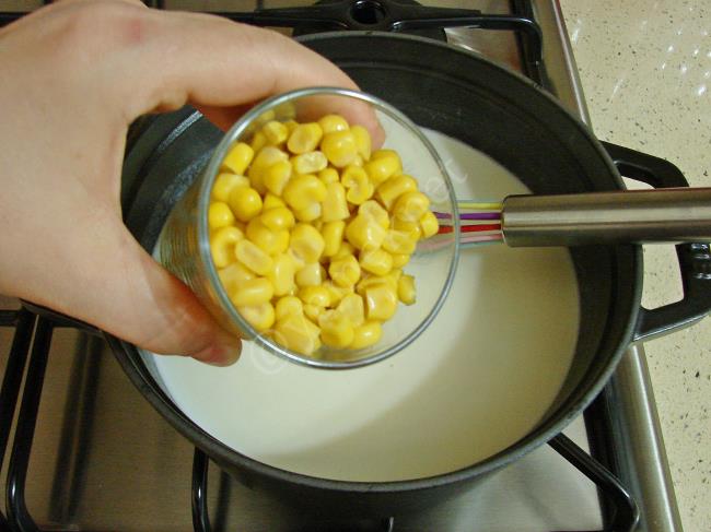 Sütlü Mısır Çorbası - Yapılışı (6/12) 