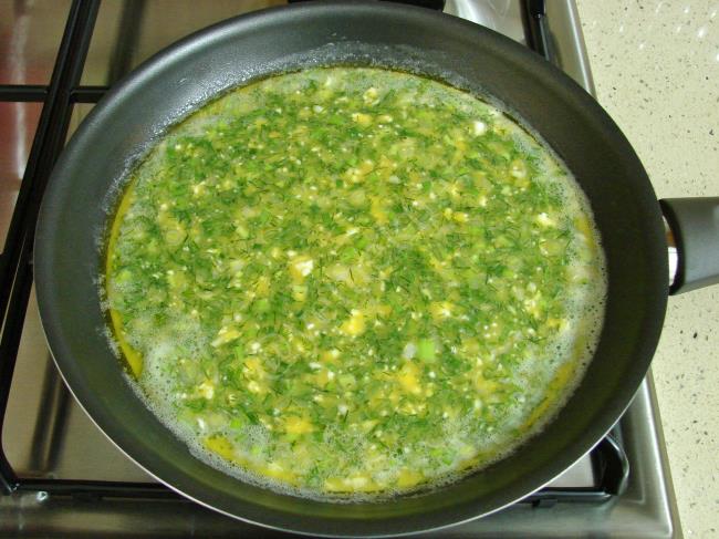 Taze Soğanlı Omlet - Yapılışı (7/12) 