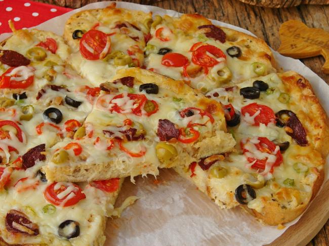 Böyle Yapması Çok Kolay : Tepside Bayat Ekmek Pizzası