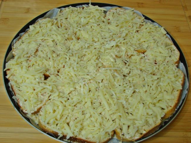Tepside Bayat Ekmek Pizzası - Yapılışı (6/12) 