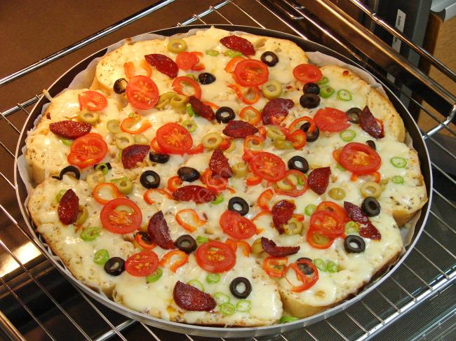 Tepside Bayat Ekmek Pizzası - Yapılışı (9/12) 