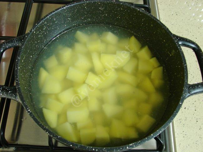 Ton Balıklı Patates Salatası - Yapılışı (2/8) 