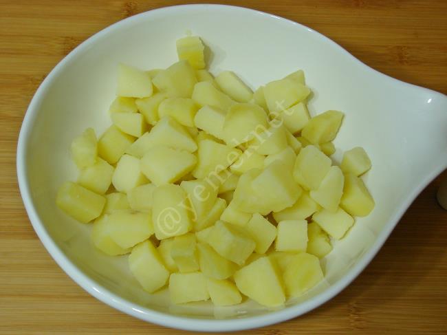 Ton Balıklı Patates Salatası - Yapılışı (4/8) 