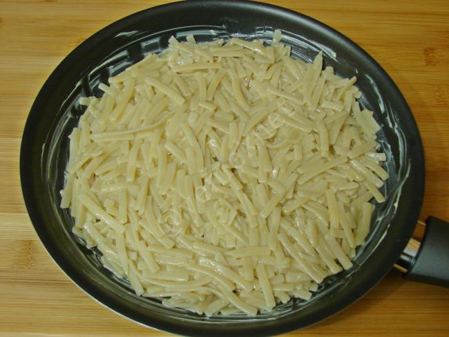 Erişte Böreği - Yapılışı (7/16) 