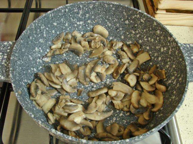 Kremalı Mantarlı Erişte - Yapılışı (6/12) 