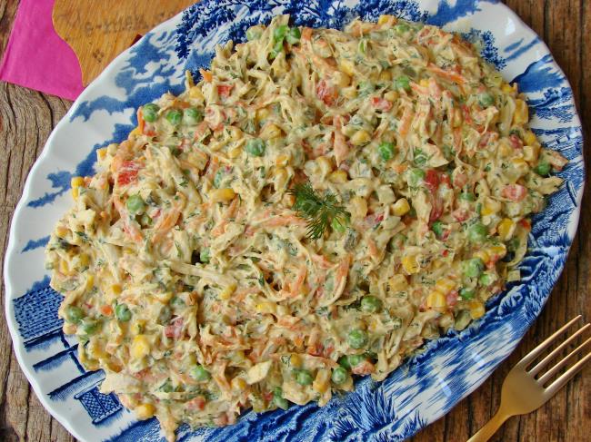 Ana Yemek Doyuruculuğunda : Sebzeli Tavuk Salatası