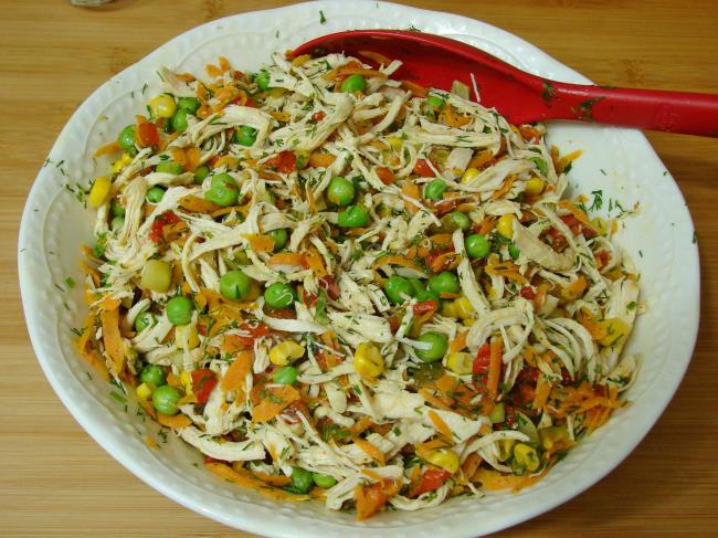 Sebzeli Tavuk Salatası - Yapılışı (7/12) 