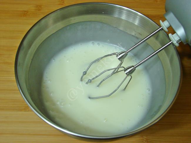 Soslu Elmalı Kek - Yapılışı (3/16) 