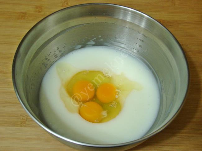 Soslu Elmalı Kek - Yapılışı (5/16) 