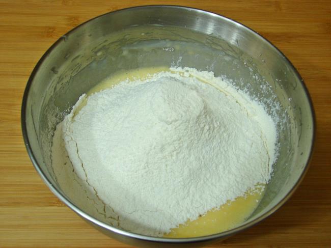 Soslu Elmalı Kek - Yapılışı (7/16) 