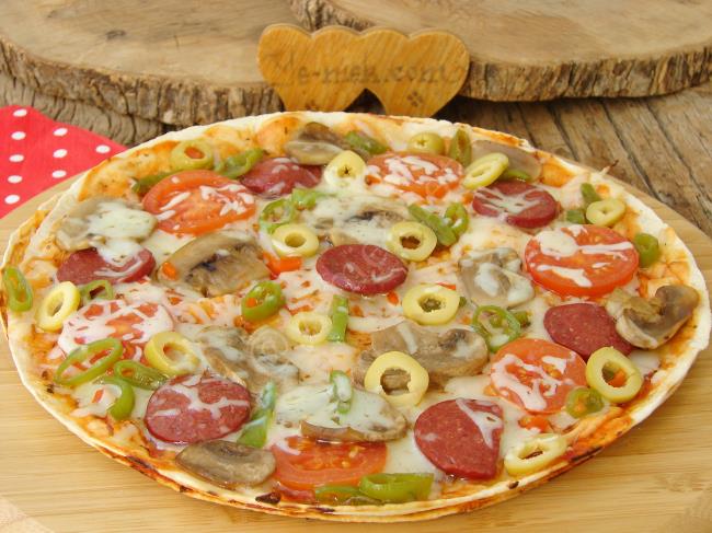 Tavada Lavaş Pizza Tarifi, Nasıl Yapılır? (Resimli) Yemek Tarifleri