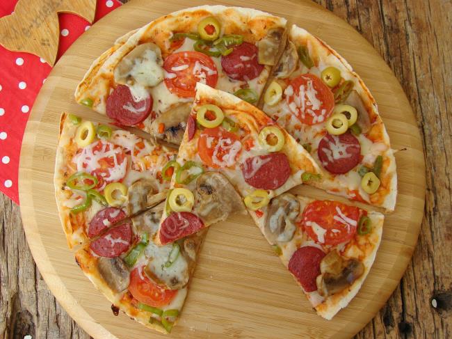 Tavada Lavaş Pizza - Yapılışı (14/16) 