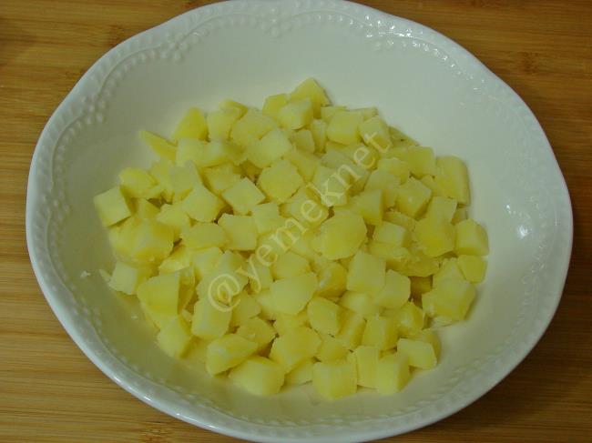 Tavuklu Patates Salatası - Yapılışı (5/12) 