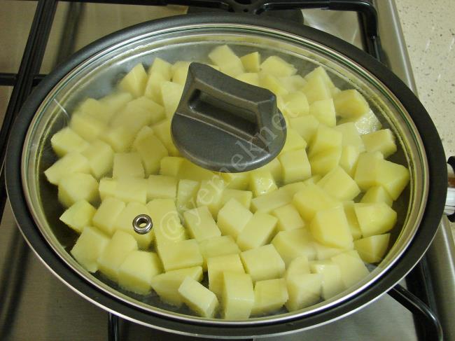 Yumurtalı Patates - Yapılışı (3/12) 